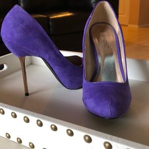 Like new purple faux suede pumps.